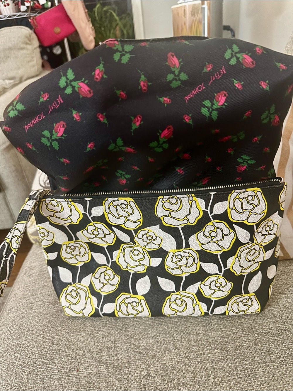 Betsey Johnson Black, White & Yellow Floral Wristlet Clutch w/ Rose Print Lining - Picture 10 of 16